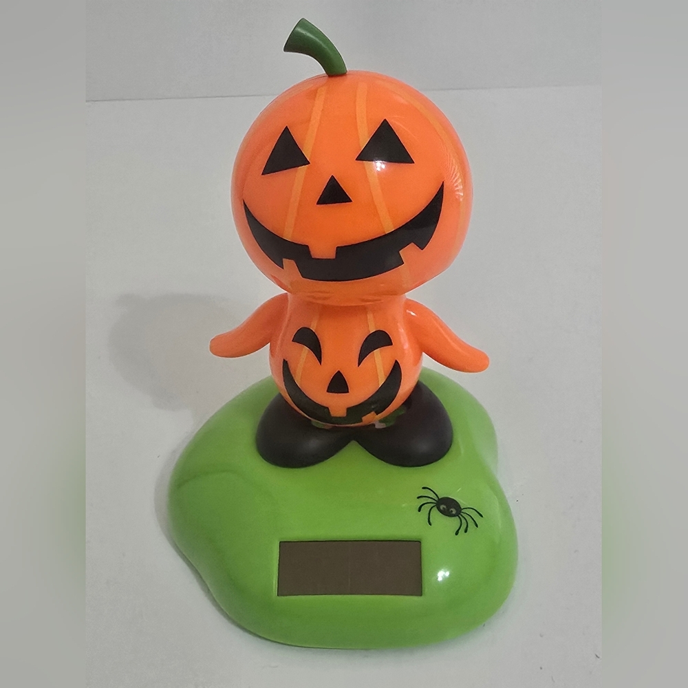 Halloween Solar Powered Jack-O-Lantern Pumpkin